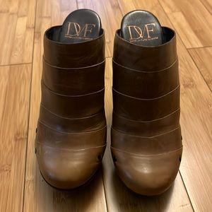 DVF Shoes size 7 1/2 never worn